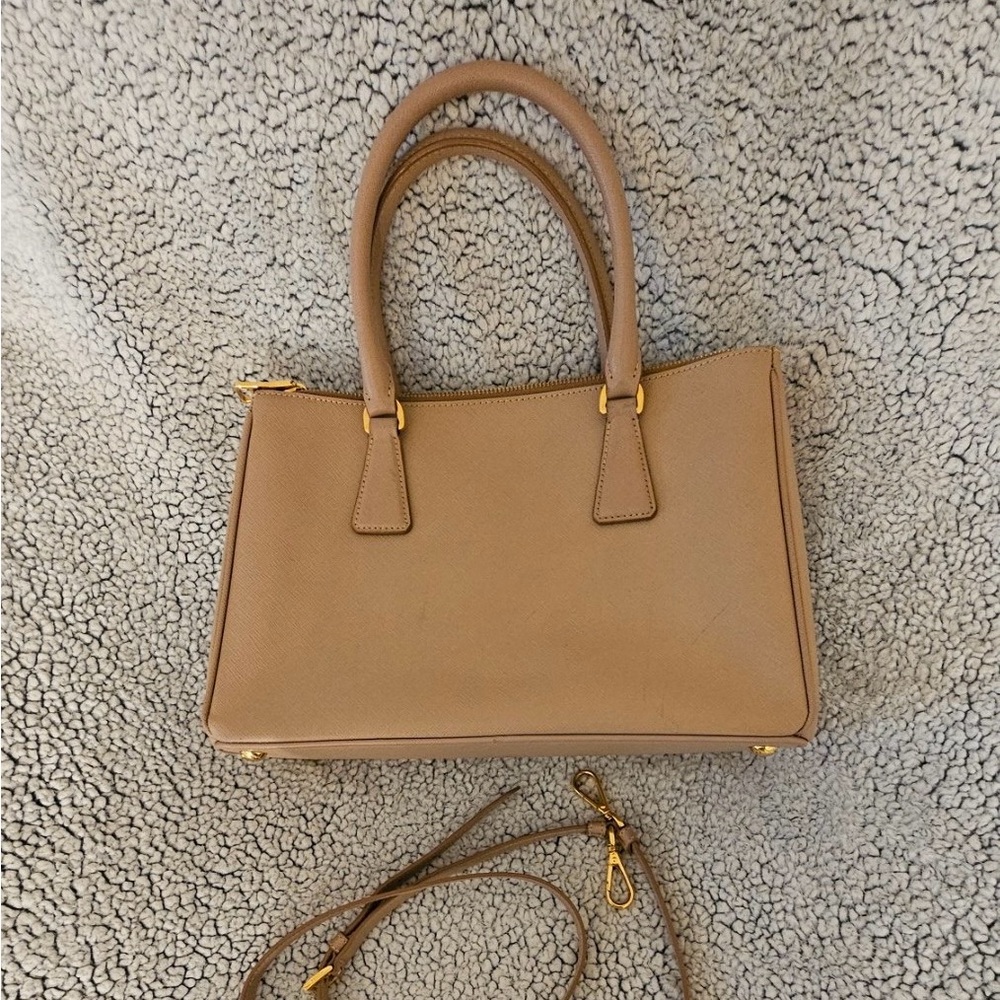 Prada Cammeo Saffiano Lux leather Bag medium authentic slightly used with strap - Picture 4 of 16